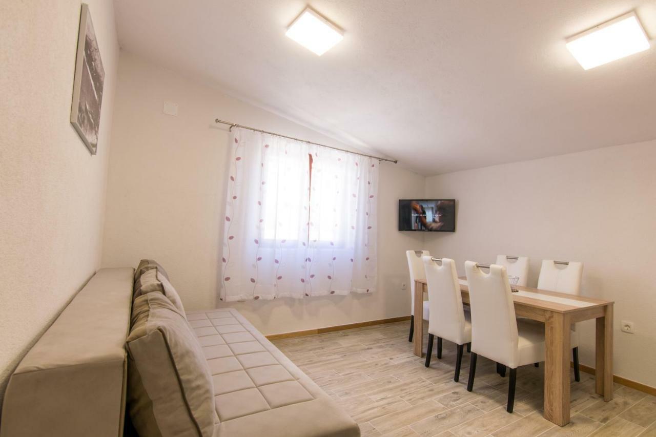 Apartments Family Roso Promajna Exterior photo