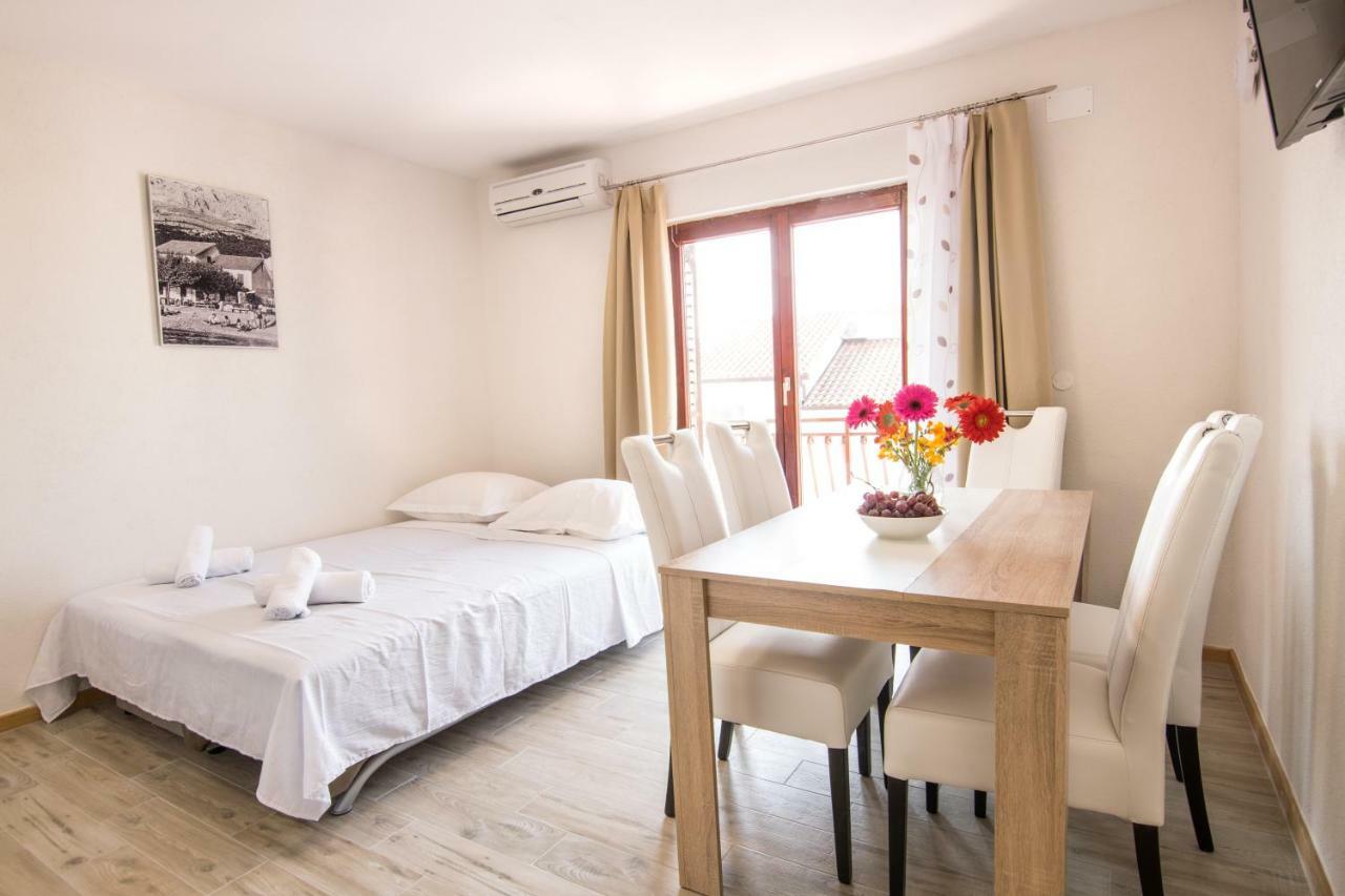 Apartments Family Roso Promajna Exterior photo