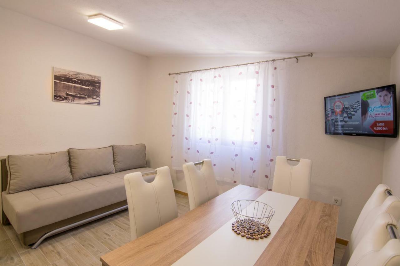 Apartments Family Roso Promajna Exterior photo